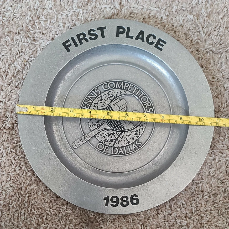 1986 "1 st Tennis Competitors of Dallas" Bandeja de Metal Placa de Equipe Vintage Colecionável - Imagem 4 de 4