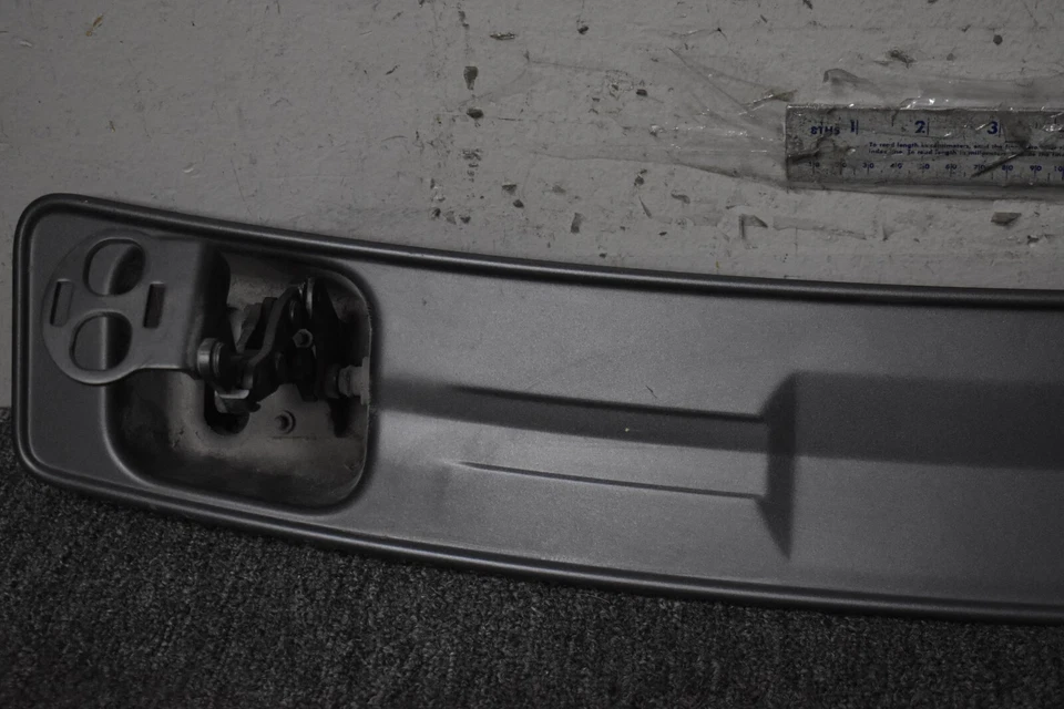 Soporte de alerón Audi A7 Quattro 2012 OEM de fábrica Foto 2 de 4