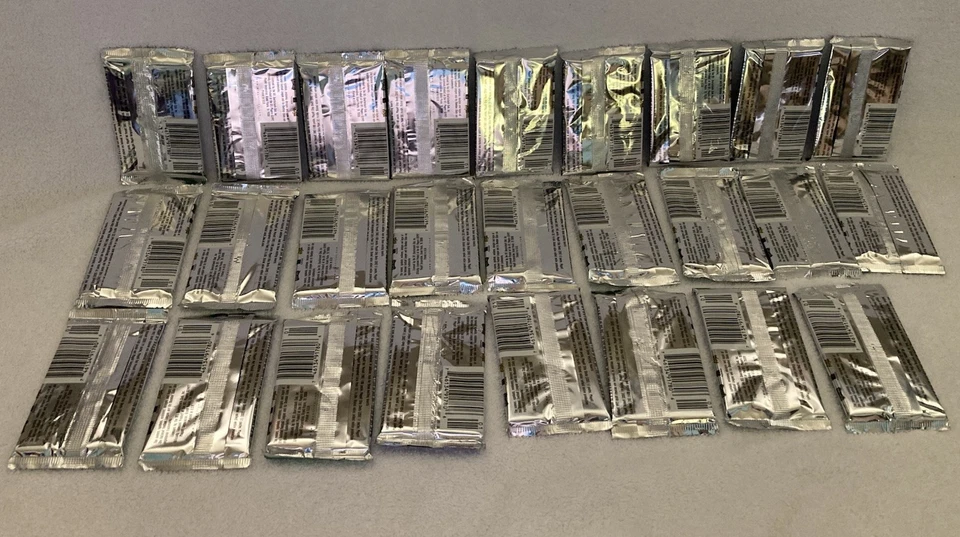 27 Sealed Packs, 1997 Playoff 1st & 10 Football, 243 Cards + 27 Chip Shots Total - Image 3 of 4