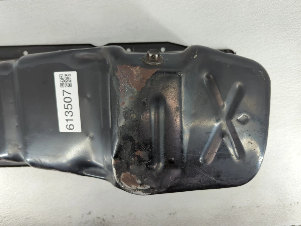 1997 Chevrolet Suburban 1500 Engine Oil Pan Black Z7YYF - Image 4 of 4
