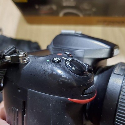 【美品】NICON D7200 18-140VR KIT Amazon.com : Nikon D7200 DX-format DSLR w/ 18-140mm VR Lens
