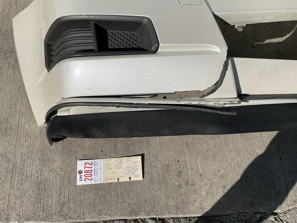 2008 2013 CADILLAC CTS FRONT BUMPER COVER W/ GRILLE OEM - Image 3 of 4