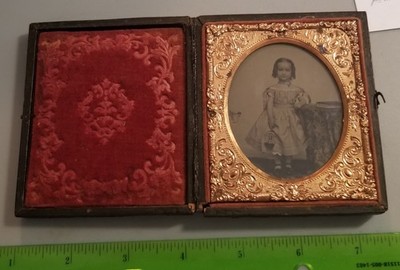 1/6 PLATE CASED AMBROTYPE - PRETTY GIRL HOLDING CAGE - FULL CASE
