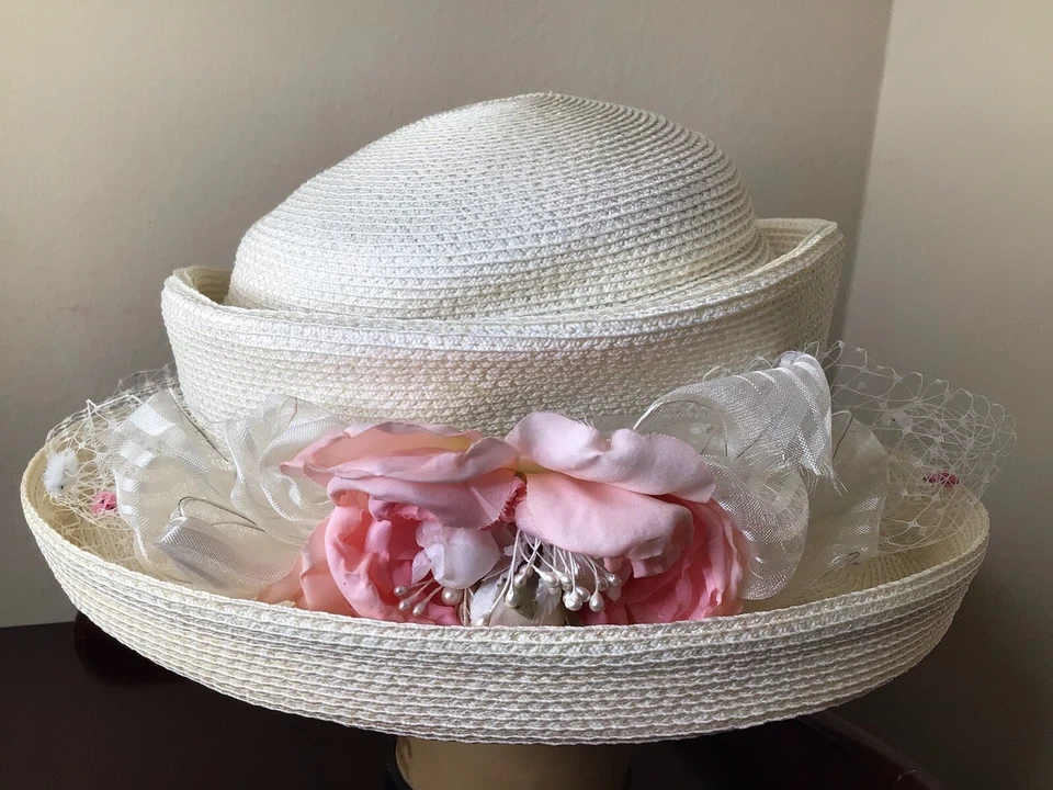 Sombrero de mujer Lé Chea Derby cinta tejida marfil malla rosa Foto 2 de 4