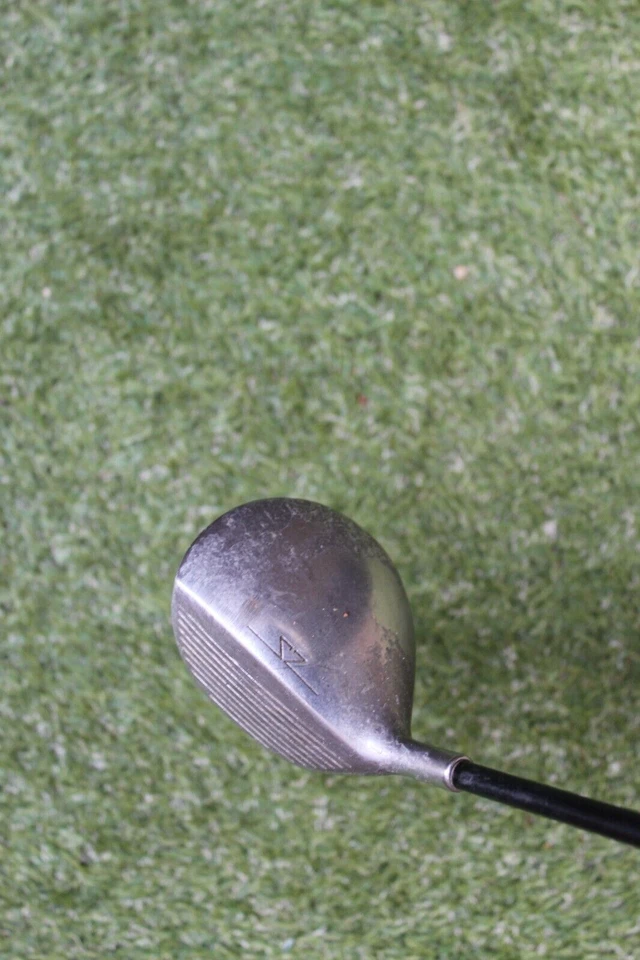 Square two power circle graphite shaft 3 wood golf club - Image 2 of 4