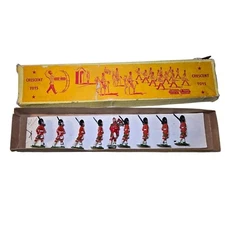 Crescent Toys Toy Soldiers Scots Highlanders Marching Bagpiper Box #213 Vintage