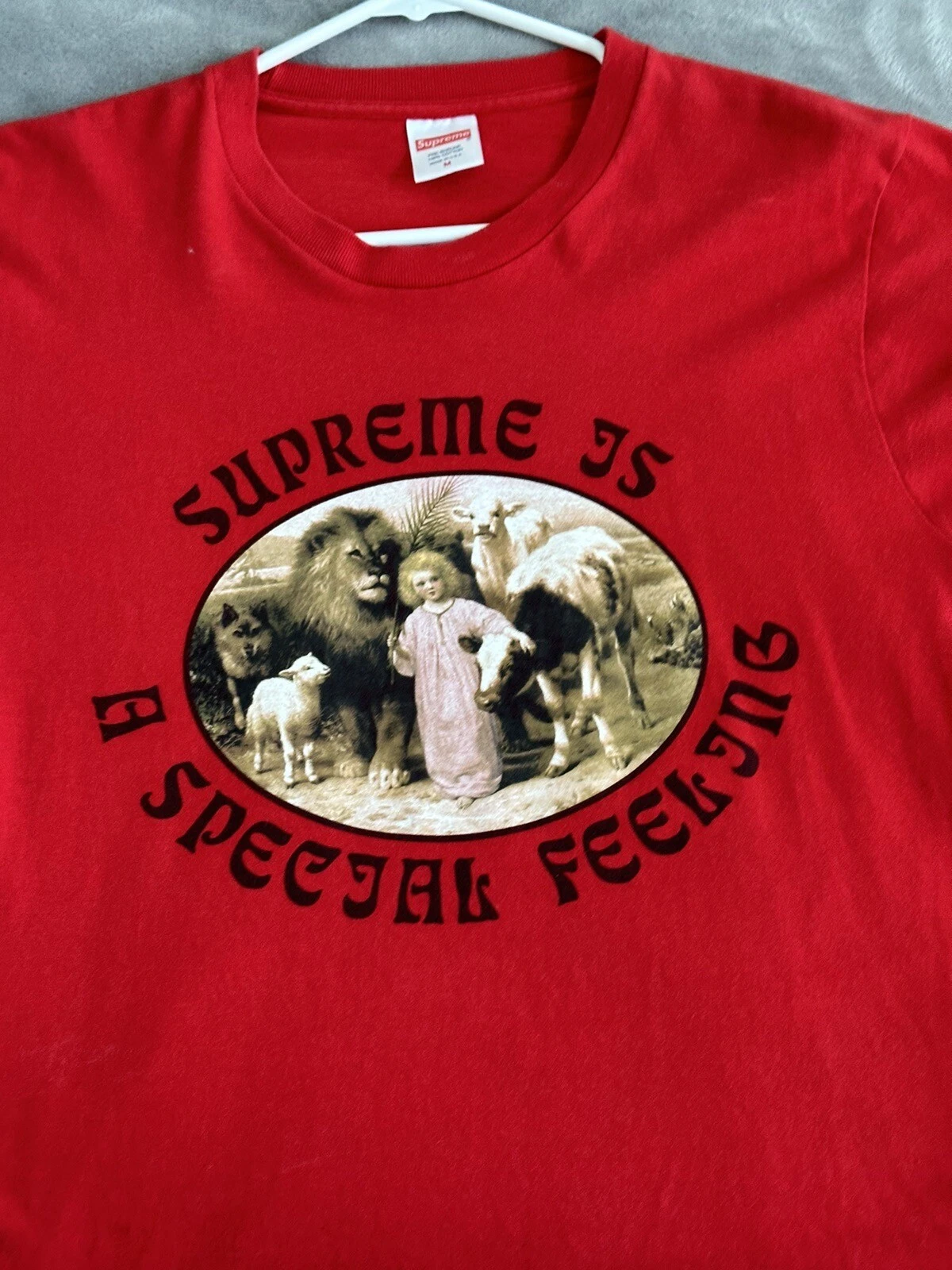 Supreme Men’s Tee Medium Red
