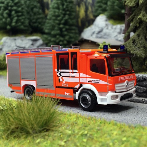 Mercedes Benz Atego 13 Z-cab "Pompiers de Brême", Orange - Herpa 097420 - HO 1/8 | Condition: Neuf