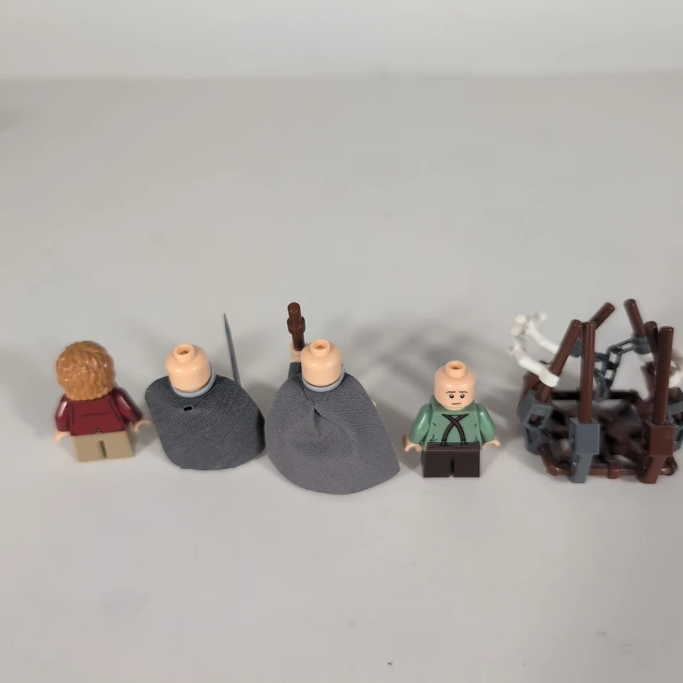LEGO Lote R Hobbit Minifigura Lote 2x Gandalf Frodo Bilbo + Jaula de Hueso Construir Suelta Foto 2 de 2