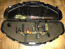 Cased Mathew’s Solo Cam Draw ( at least 60 lb Bow ) Lot of Arrows