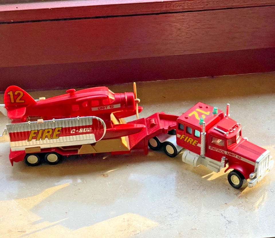 Camión de bomberos Matchbox Super Kings K-112/2, Peterbiltz -28- - Imagen 2 de 3