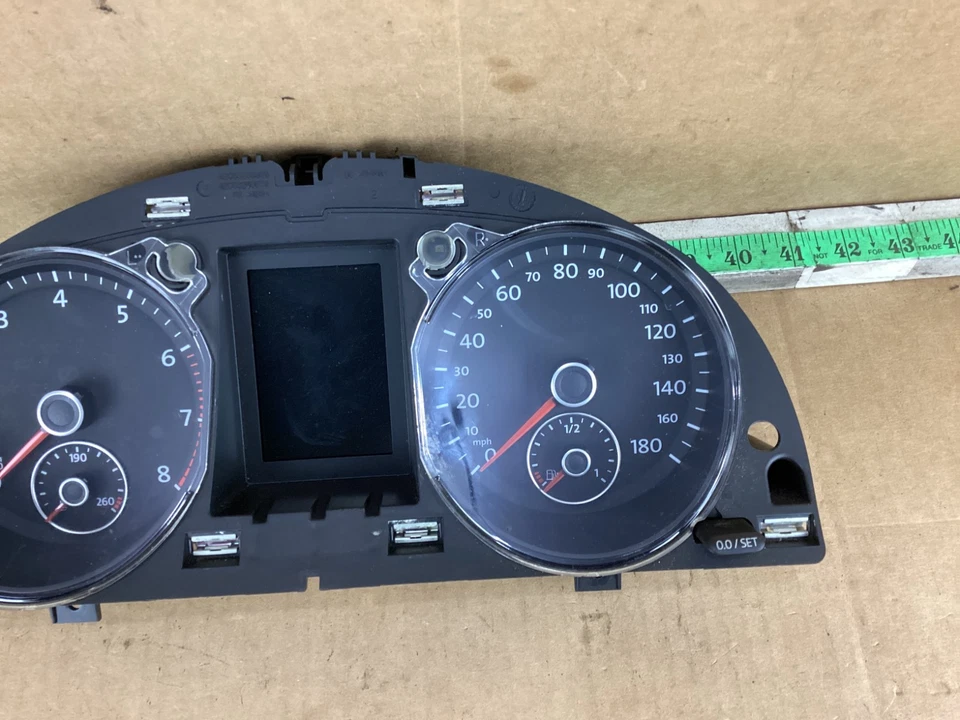 2009 - 2012 Volkswagen CC Speedometer Instrument Cluster - Image 4 of 4