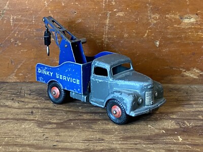 2 Dinky Toys. A Commer Breakdown Lorry (25x). An example with a dark