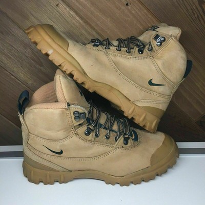 nike walking boots womens