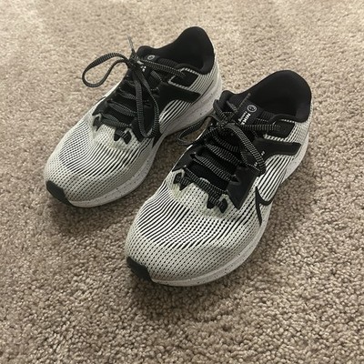 Nike Air Zoom Pegasus 40 Running Shoes White And Black Women s Size 8.5