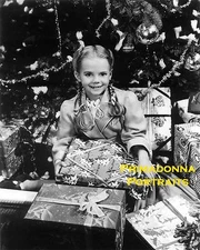 NATALIE WOOD B&W 8x10 Lab PHOTO "Miracle on 34th Street" Christmas Tree Portrait