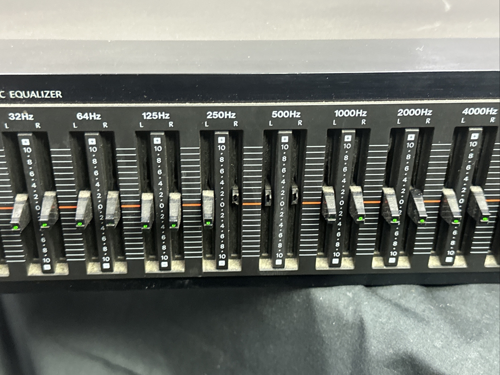 Onkyo integra stereo graphic equalizer EQ35 Powers On Works Has Broken