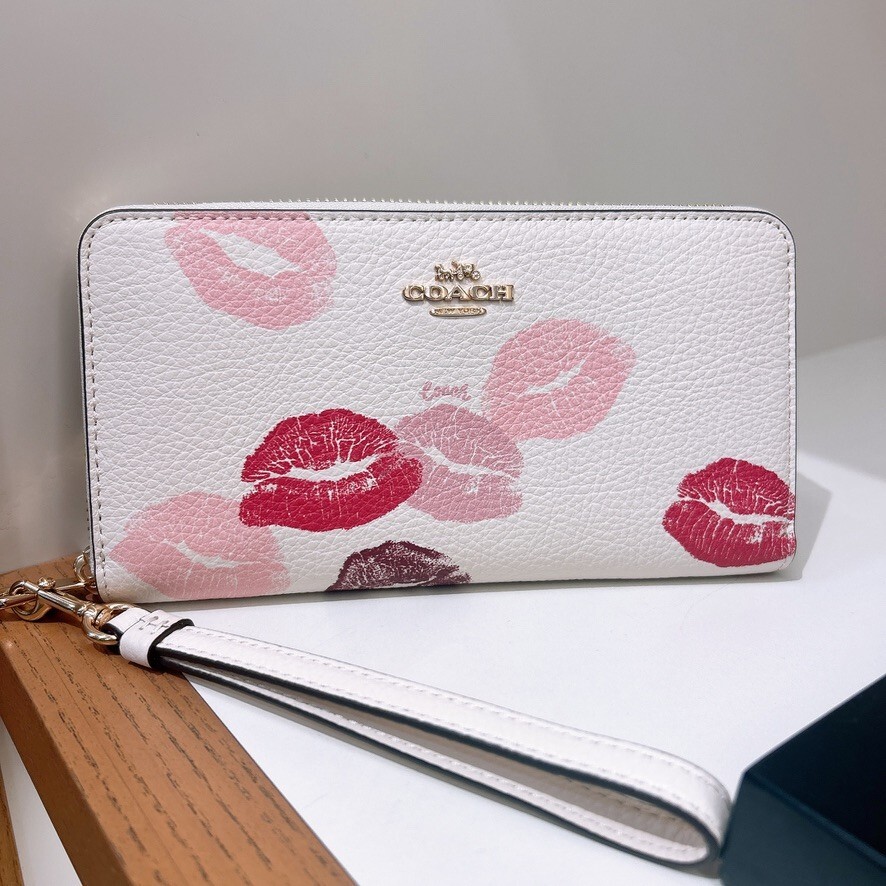 NWT Coach Long Zip Around Wallet With Lips Print CZ956 | eBay NWT Coach Long Zip Around Wallet With Lips Print CZ956 | eBay