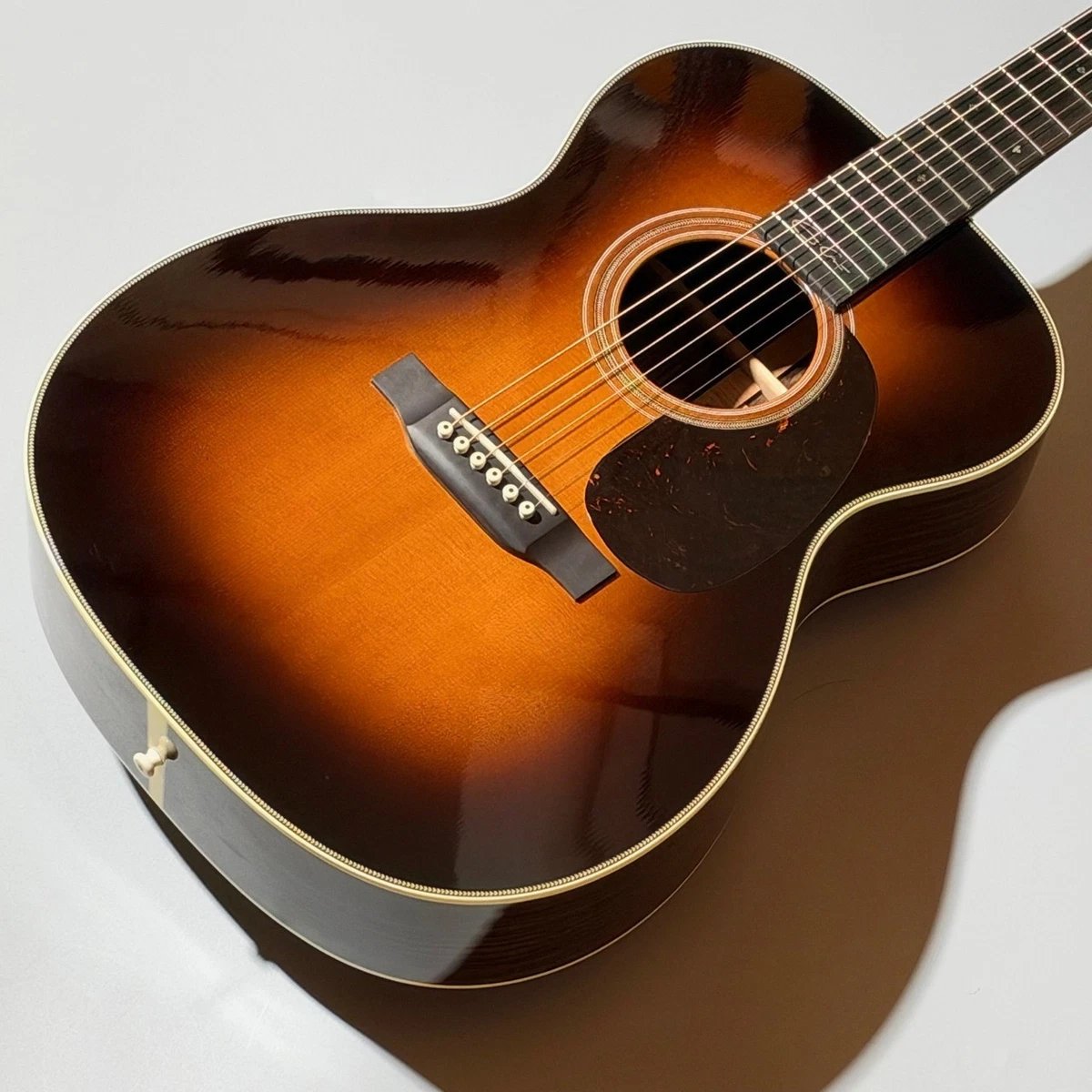 Martin 000-28EC Sunburst usado 2024 Japón