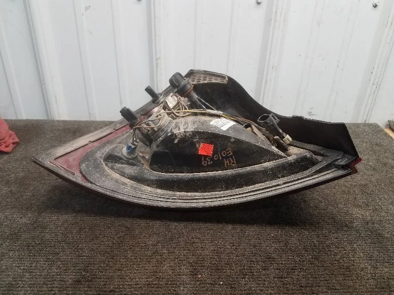 2004-08 Pontiac Grand Prix Passenger Right Tail Light *OVERSPRAY* - Image 4 of 4