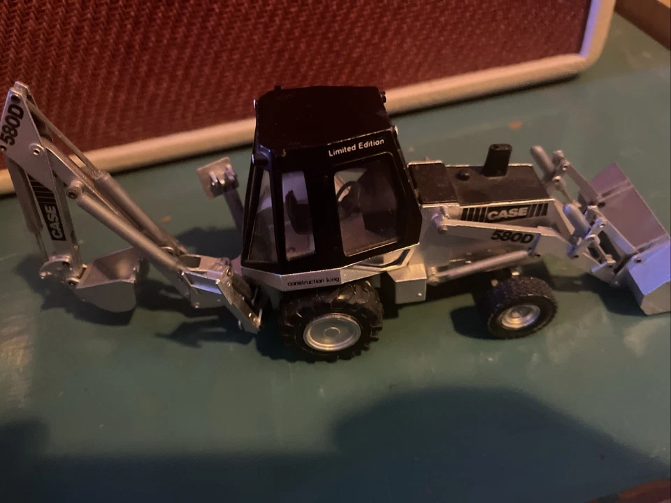 Conrad 1/35 Scale Case 580D Construction King Backhoe-Loader 25 Years Special Ed - Image 3 of 4