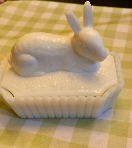 Vintage Westmoreland White Milk Glass Rabbit Bunny Covered Dish