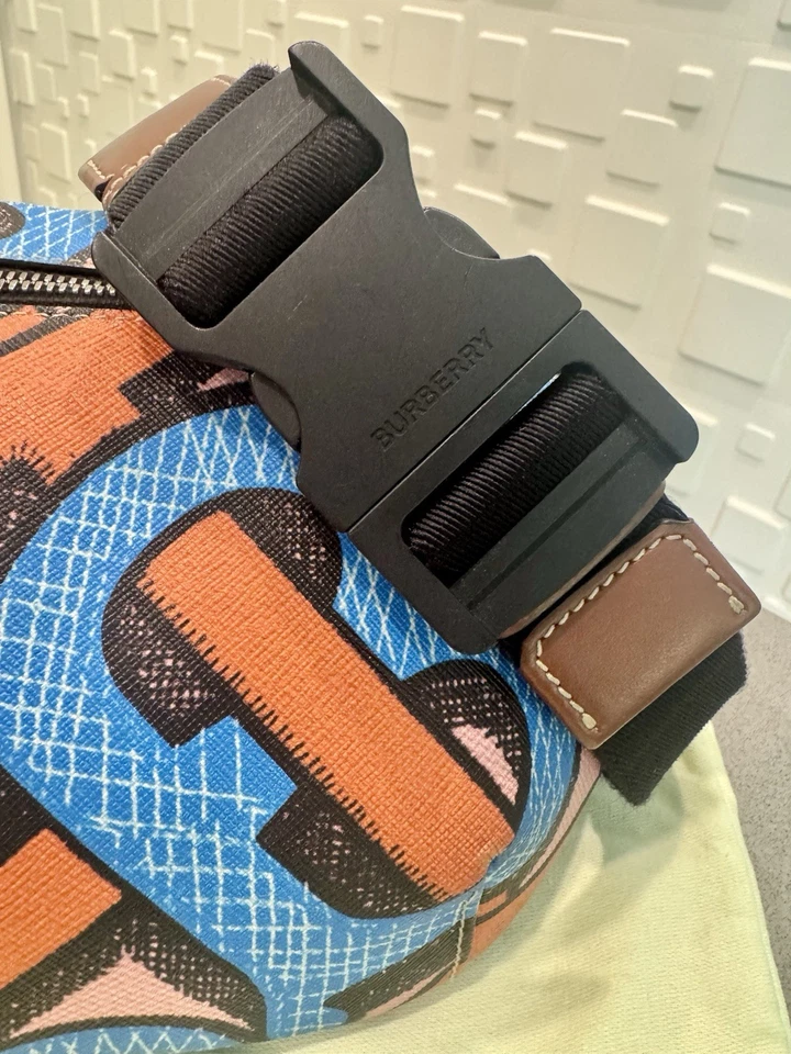 Bolsa tiracolo BURBERRY E-Canvas logotipo Sonny Bum cobalto brilhante MSRP $1000 - Imagem 4 de 4