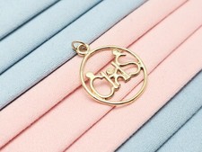 Colgante con dije inicial "C & S" de diseño de oro amarillo macizo de 14K para mamá, papá e hijo