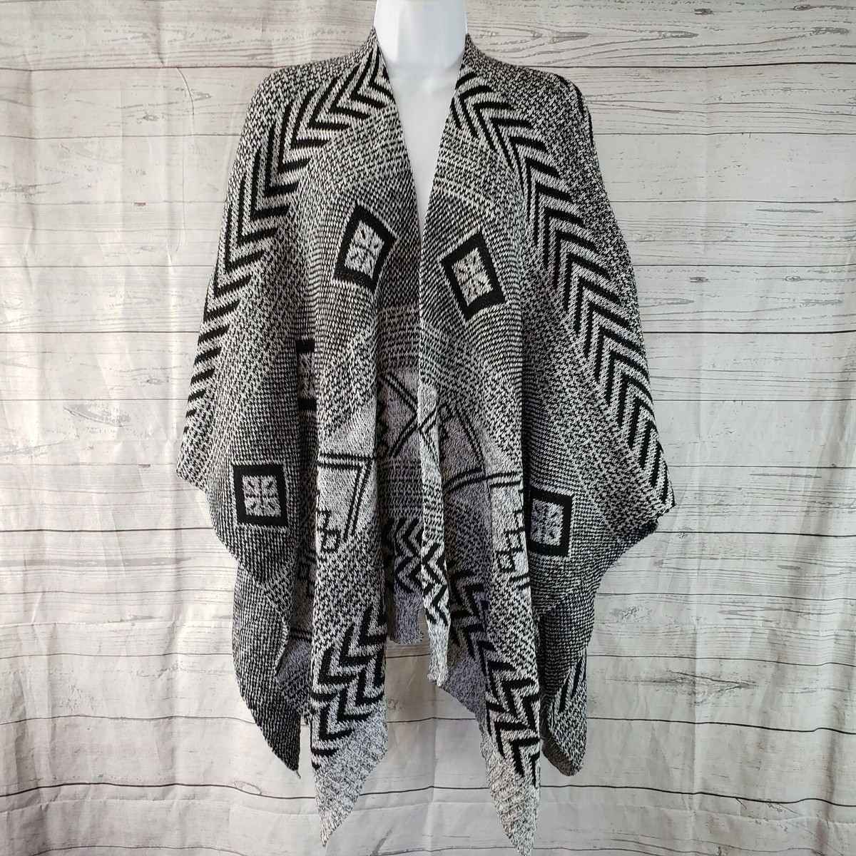 ハンドメイド The Jetset Diaries TDJ Womens Knit Poncho One Size Black White | eBay