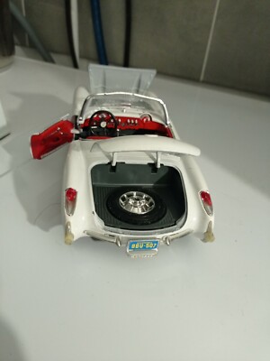BBURAGO Chevrolet Corvette 1957 échelle 1/18 - Miniature Neuve - Réf 3024