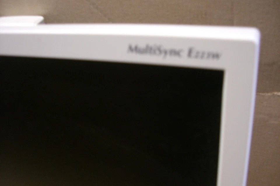 3x NEC E223W LED MultiSync 22" Monitor -- vergilbt-Abholung-  -Rechnung- - Bild 2 von 4