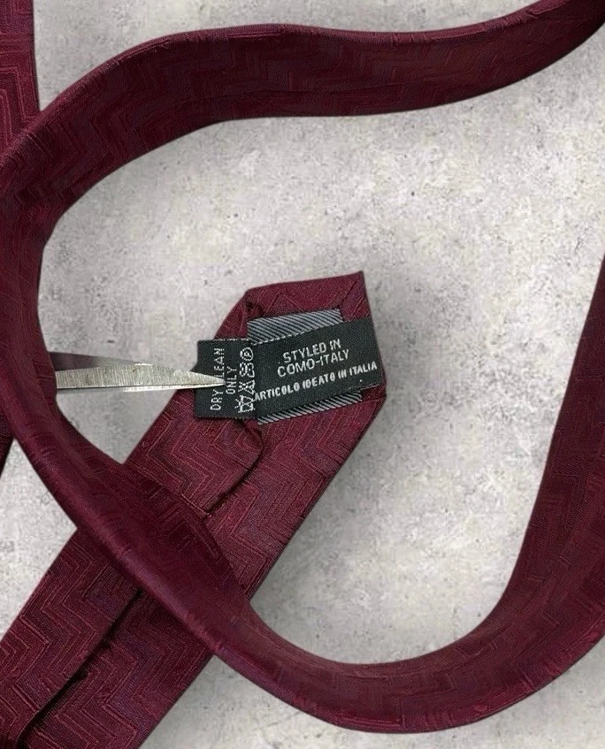 Corbata de seda LAURA BIAGIOTTI borgoña lunares geométricos con:3,2" usada en excelente estado Foto 3 de 4