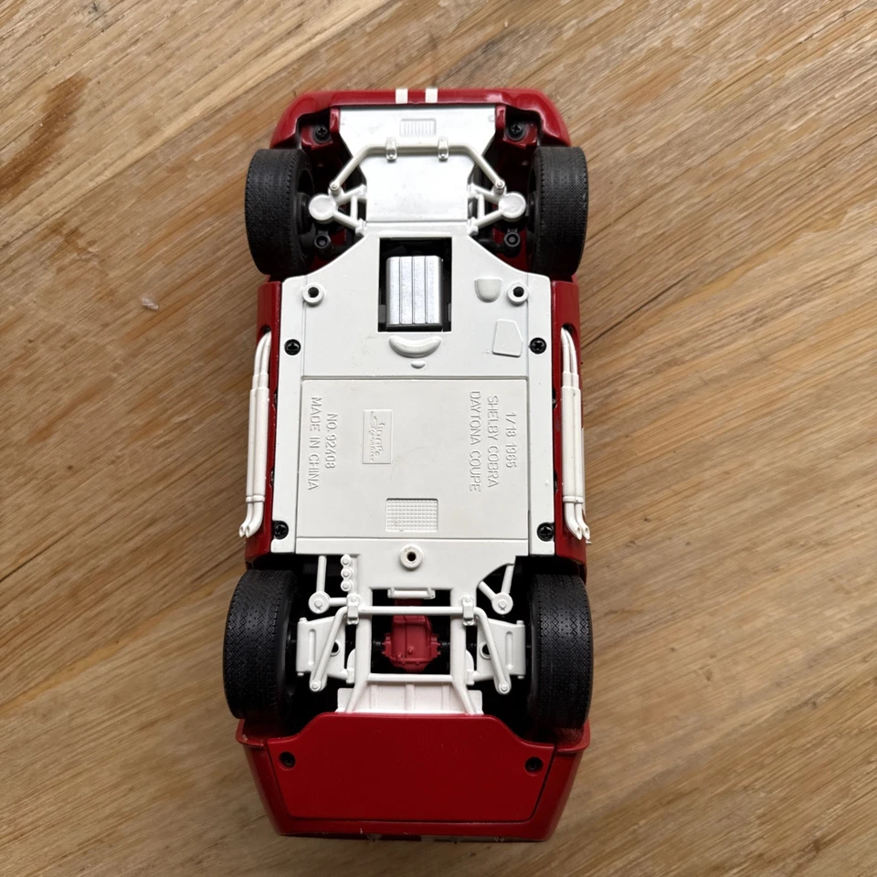 Cupé Shelby Cobra Daytona 1965 fundido a presión 1/18 Foto 4 de 4