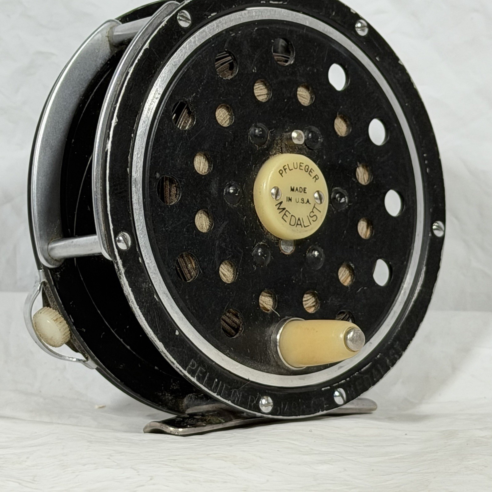 Pflueger Medalist Fly Fishing Reel 1498 CJ  by Shakespeare