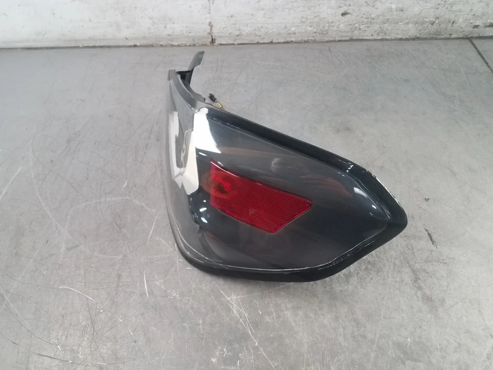 Luz trasera para pasajero derecho Subaru WRX STi 2015 #0578 Foto 4 de 4