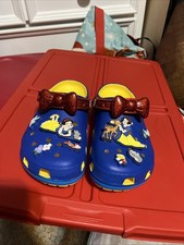 NEW CROCS WOMENS DISNEY SNOW WHITE CLASSIC CLOG SHOE BLUE AND YELLOW SIZE 8 10 W
