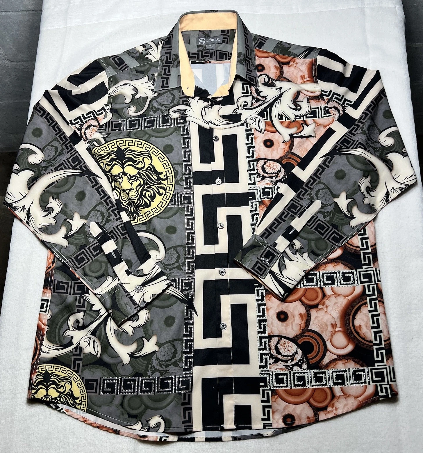 SILVERSILK Button Up Shirt Sz XL Baroque Key Lion Medusa Style Stretch Luxe
Opens in a new window or