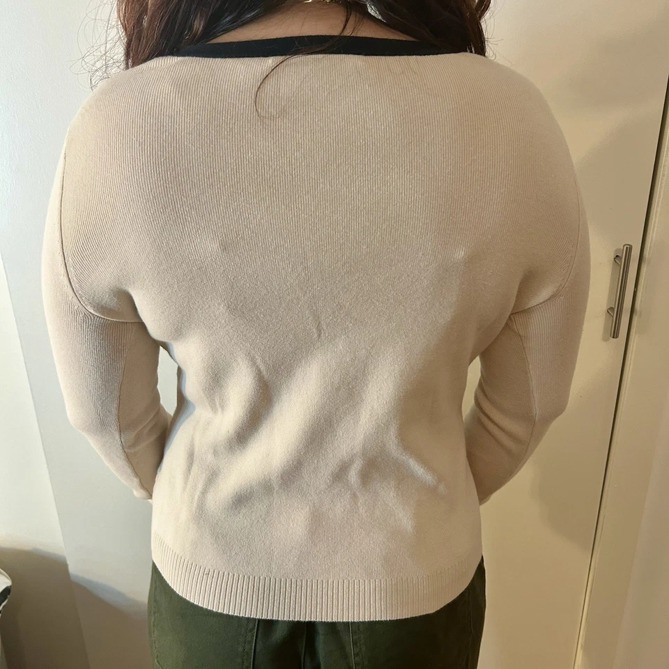 Top Mercer Street Studio Petite Pequeño Rosa Crema Manga Larga Con Borde Negro Foto 2 de 4