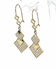 Hermosos aretes colgantes en forma de rombo de oro fino sólido de 10 quilates