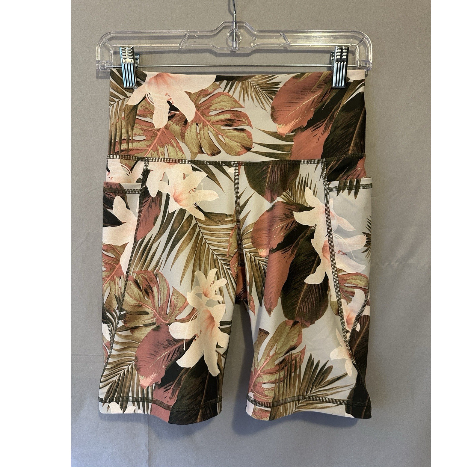 Old Navy Powersoft Floral Biker Shorts Women's Stretch Pockets Activewear-image
