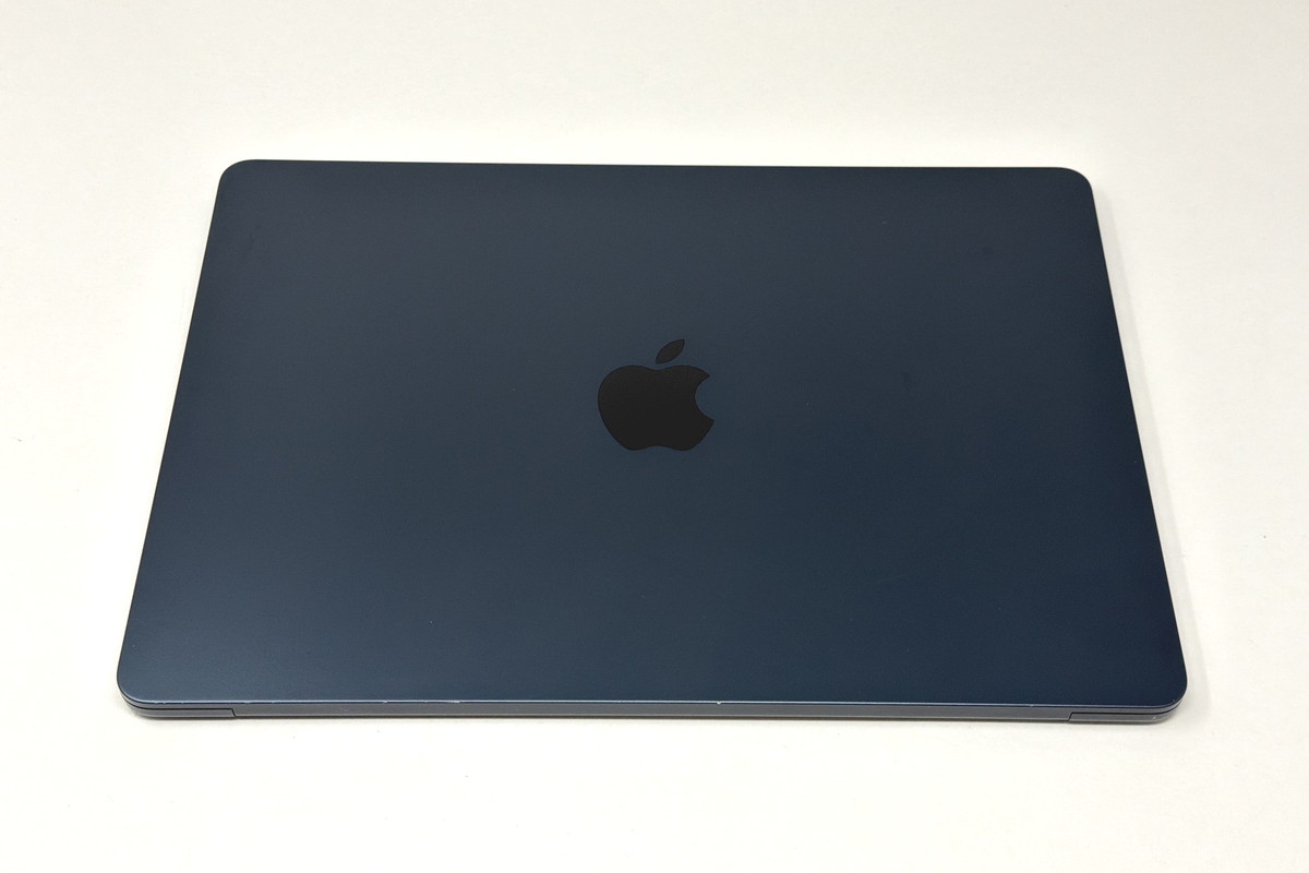 Apple Macbook Air M2 8-Core 13in 256GB SSD 16GB RAM 2022 Midnight