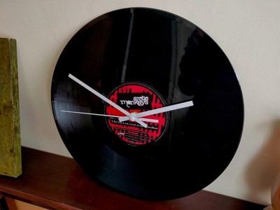 Arctic Monkeys I bet that you look good on the dancefloor 12'' record wall clock