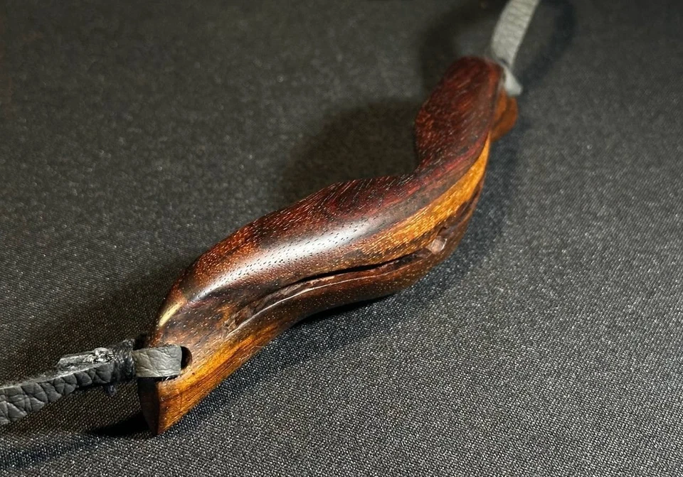 因纽特人尤皮克爱斯基摩雪地护目镜手工复制品-木制收藏品艺术 — 第 3/4 张图片