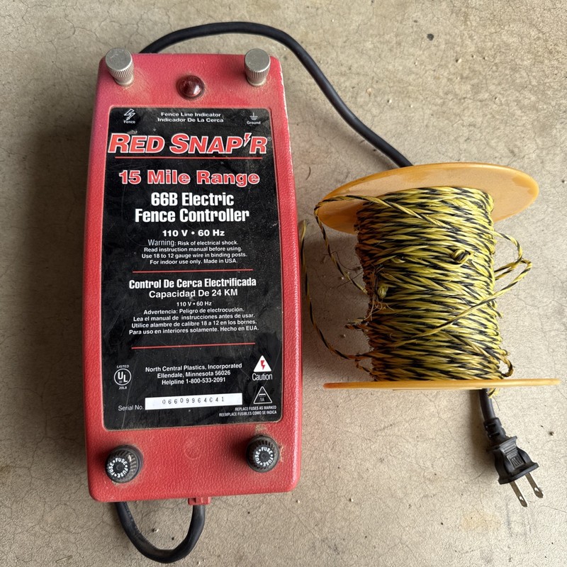 Red Snap'R 15 mile range model 66B electric fence controller 110v-60hz Untested