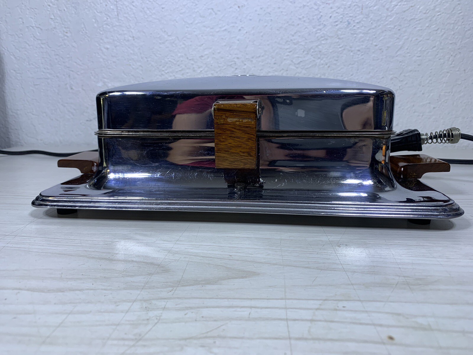 Vintage MCM Dominion Electric Waffle Iron Maker Chrome Model 567 Art