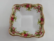 Royal Albert Old Country Roses Ruby Ribbon Celebrations square dish  1st unused