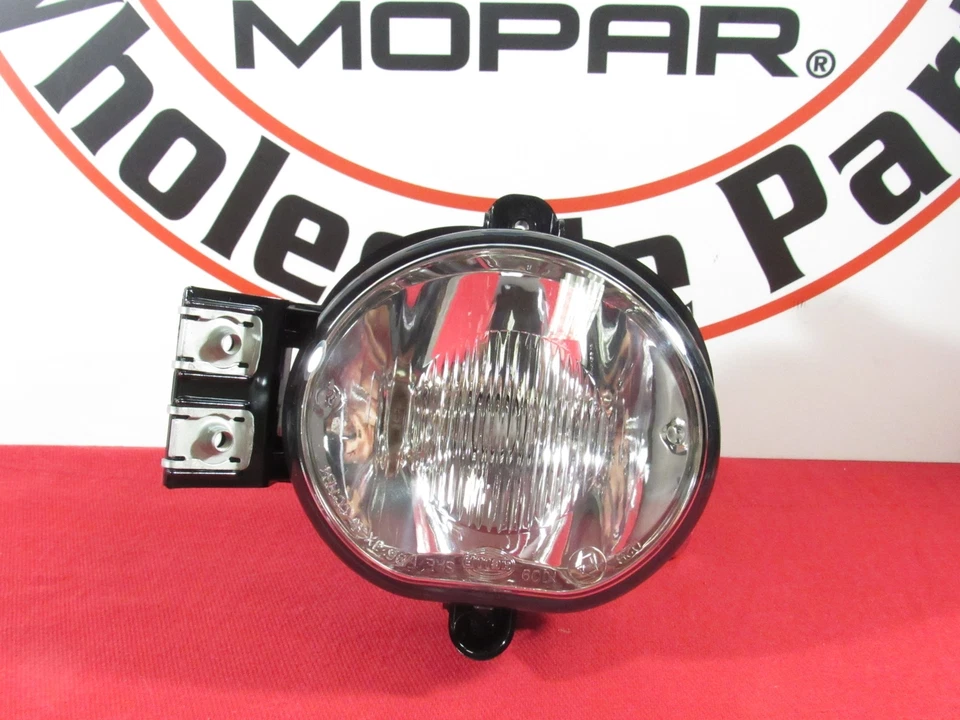 Lámpara antiniebla derecha y soporte Dodge Ram 1500 2500 3500 4500 5500 NUEVO OEM MOPAR Foto 3 de 4
