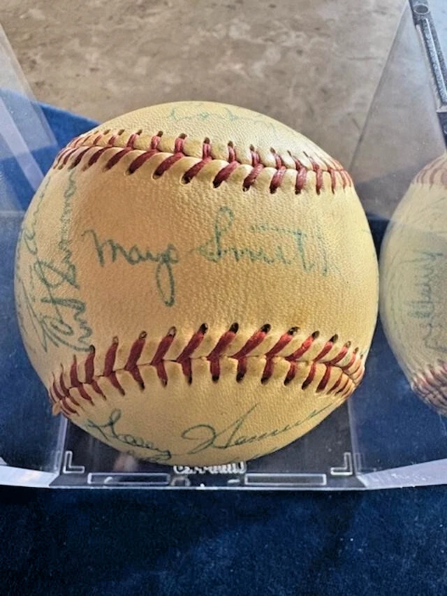 1956 PHILADELPHIA PHILLIES TEAM AUTOGRAPHED (26) OFFICIAL N.L. W. GILES BASEBALL - Image 2 of 4