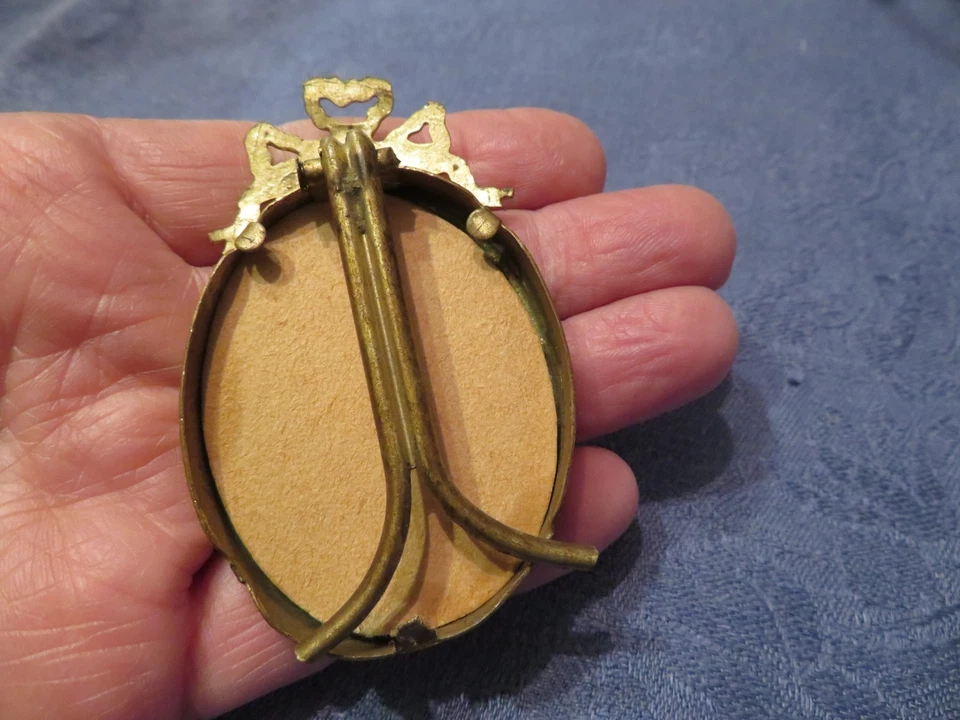 ancien cadre photo ovale en bronze 7.3 cm à poser ou suspendre - Photo 3/4