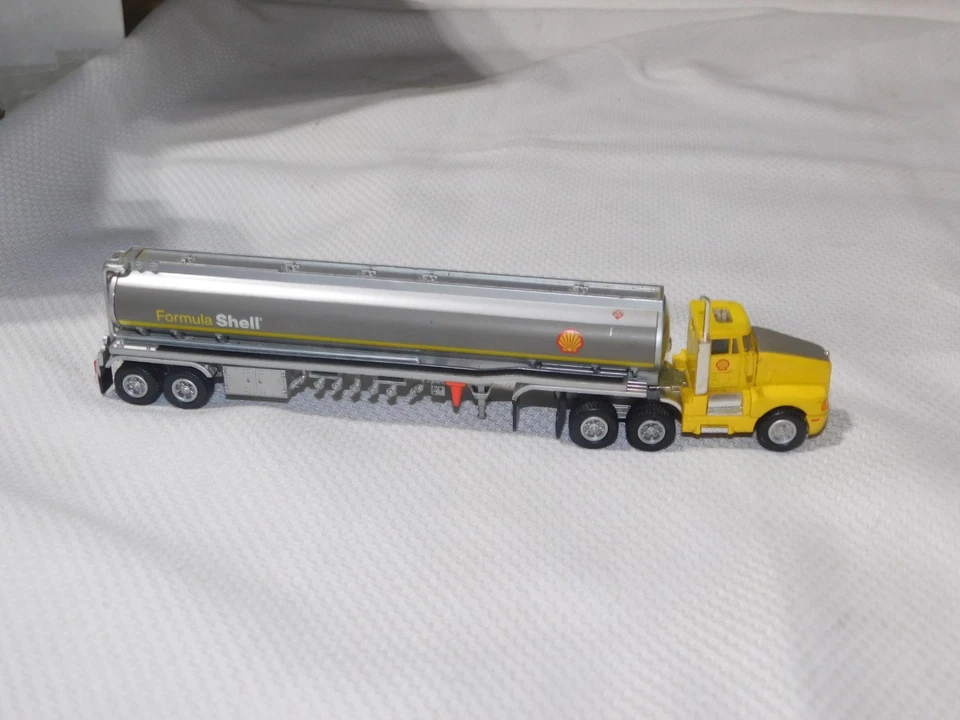 Model Power diecast Semi Truck Tractor SHELL OIL TANKER 16008 HO SCALE - Image 2 of 4